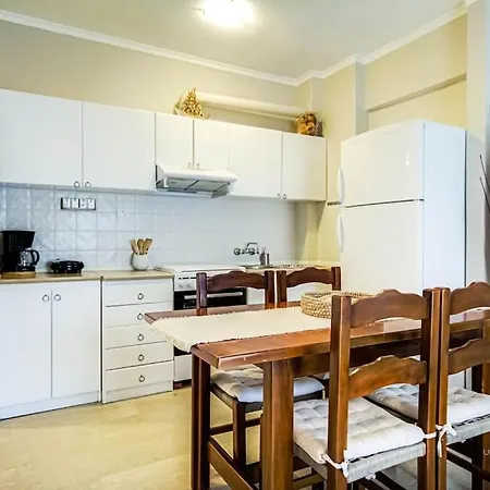 Apartamento Azzuro 1-bdrm In Hanioti, 150m To