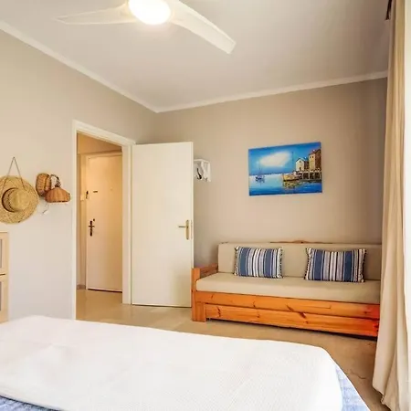 Apartamento Azzuro 1-bdrm In Hanioti, 150m To